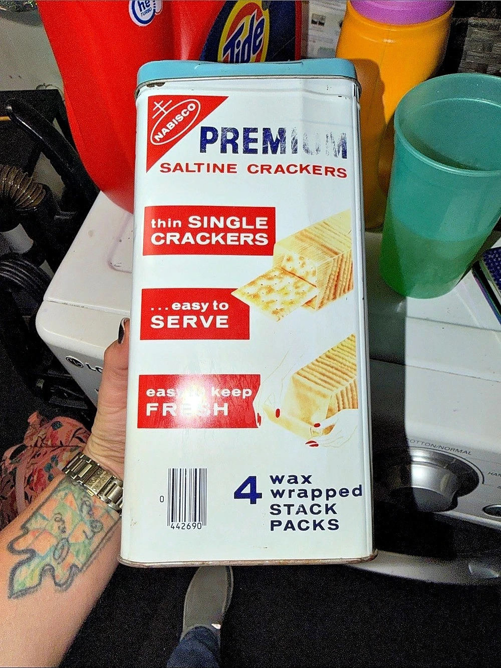 Nabisco Premium Saltine Crackers 14 oz Tin Canister White & Blue